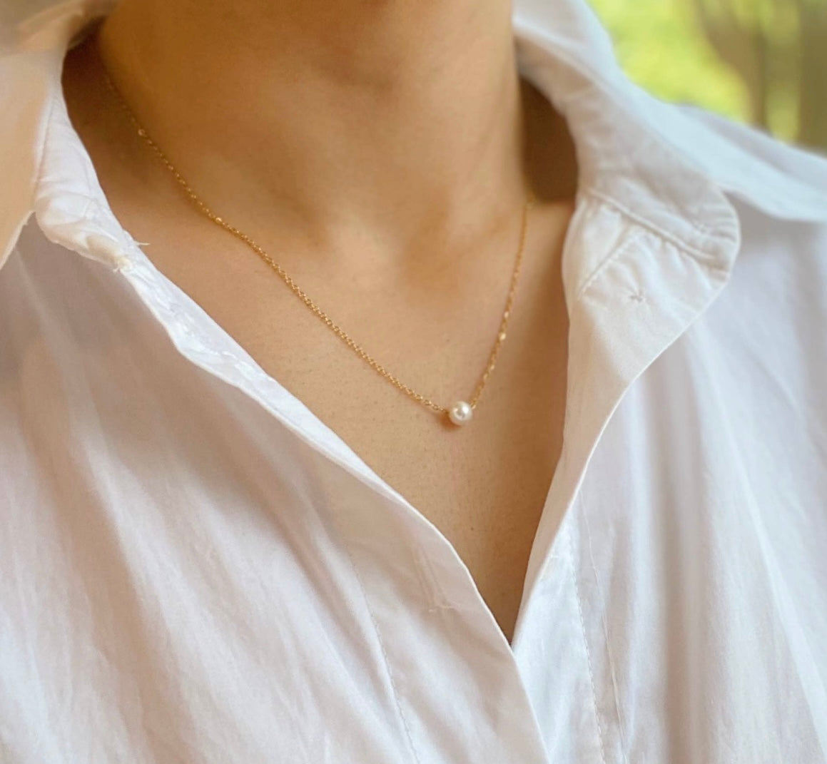 Dainty pearl necklace